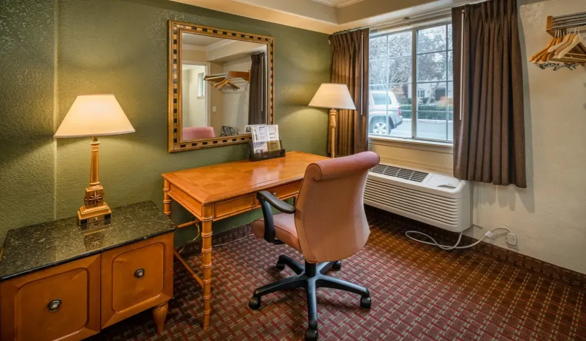 King Suite with Jetted Tub, view 4