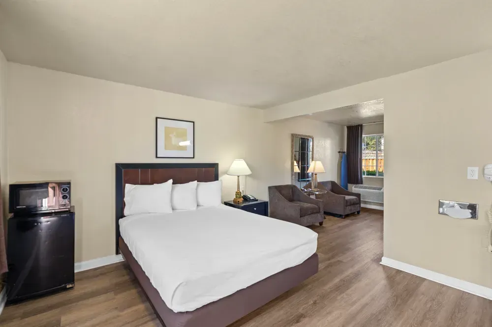 The Queen Room ADA at the Rose Garden Inn